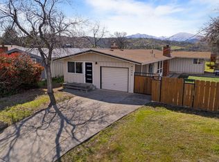 1498 Ridge Dr, Redding, CA 96001