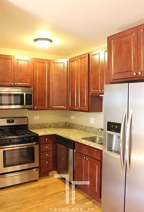 1st image of 2112 W Ainslie St