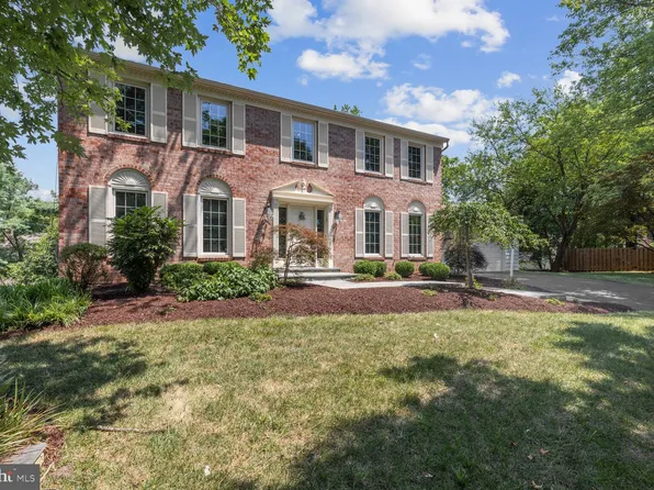 10 Crestview Ct, Rockville, MD 20854