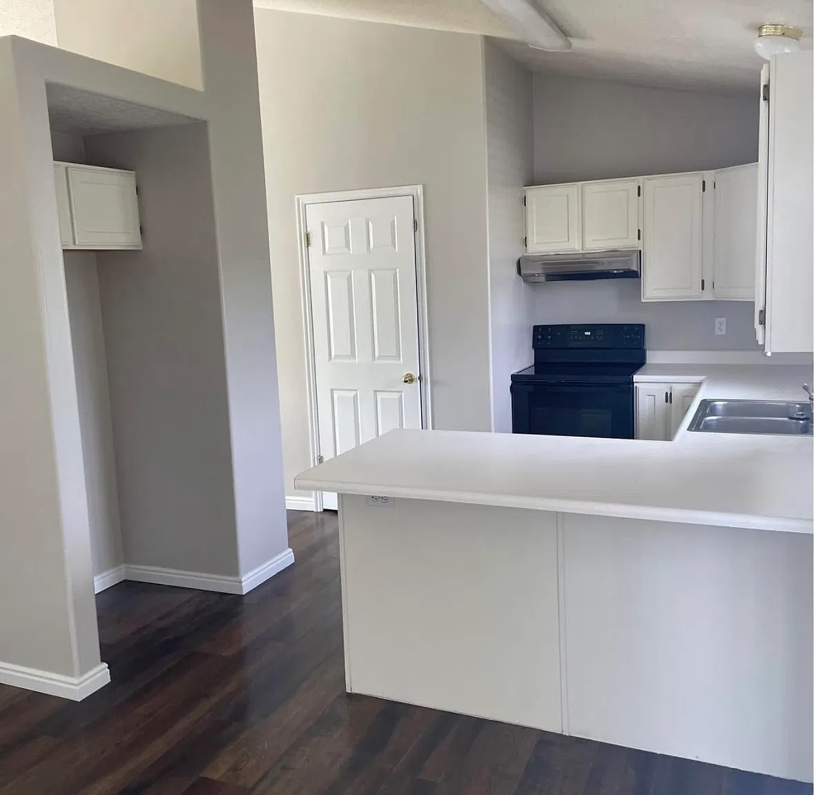 6 bed, 2200 sqft, $2,950 — Photo 3