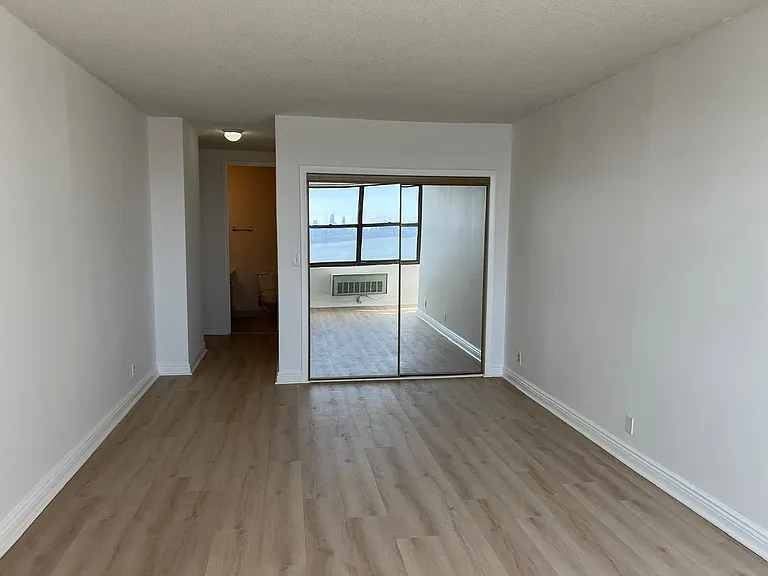 7002 Boulevard East #14B — Photo 11