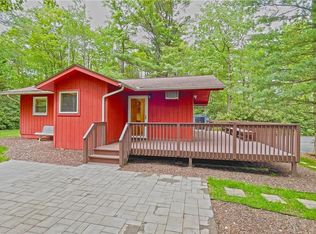 1249 Hunter Ln, Long Pond, PA 18334