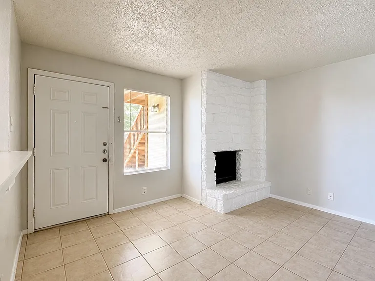 2300 Cedrick Cv #B — Photo 9