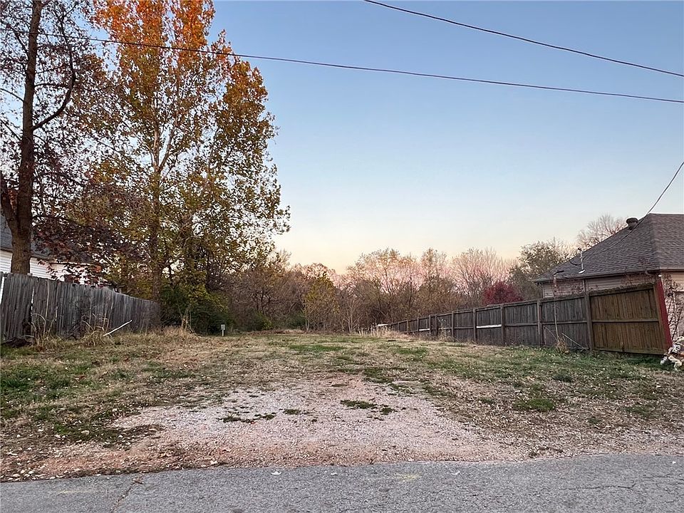 2nd image of Spring St