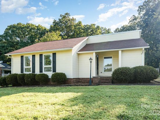 152 Sparrow Ln, Statesville, NC 28625