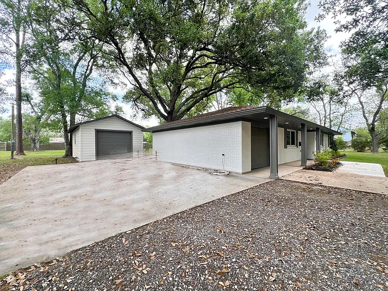701 Cannan Dr — Photo 2