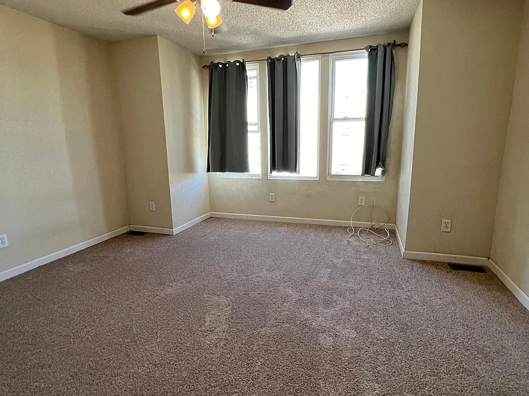 218 E Dorset St — Photo 14