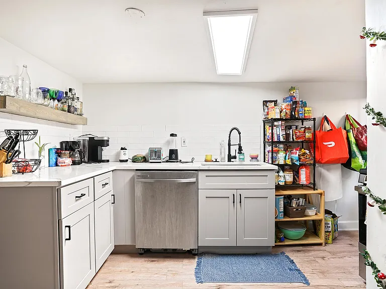 701 N Galapago St #C — Photo 10