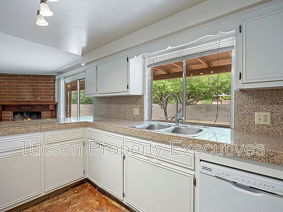5th image of 3534 N Palmer Dr