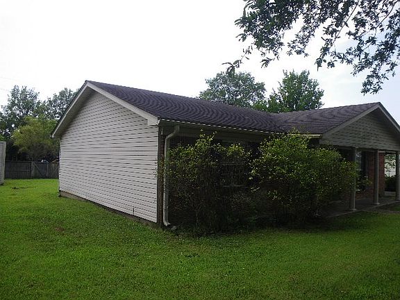 2nd image of 1720 Park Circle Dr