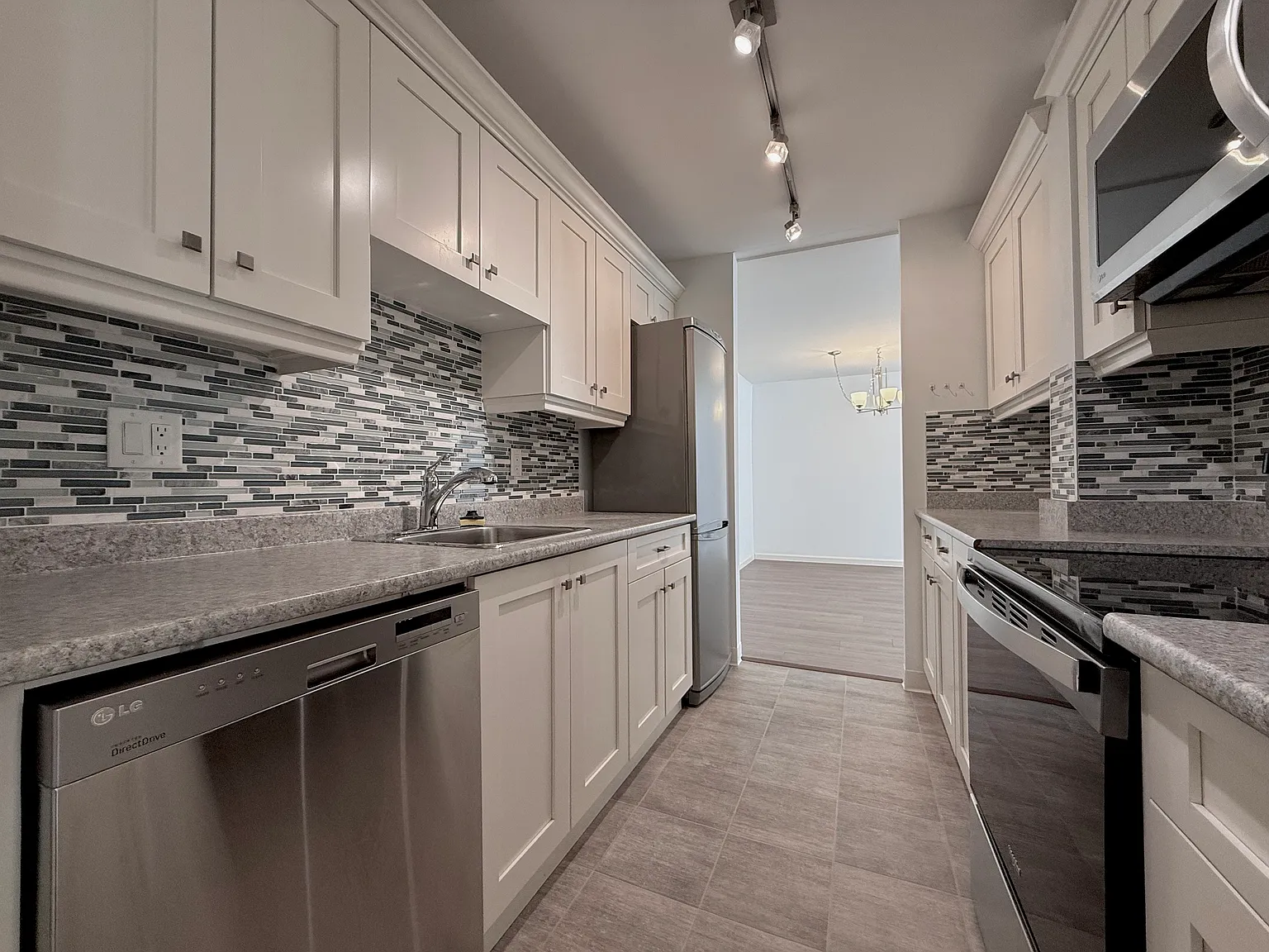 2 bed, 996 sqft, $1,900 — Photo 4
