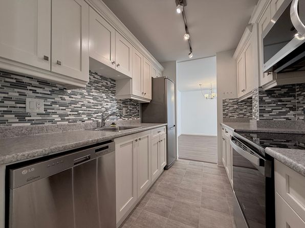 2 bedroom rental in Surrey — photo 4