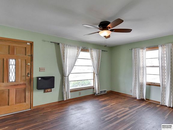 4th image of 2727 S 41st St