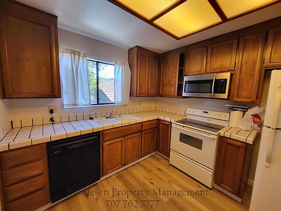 3rd image of 168 Escallonia Dr