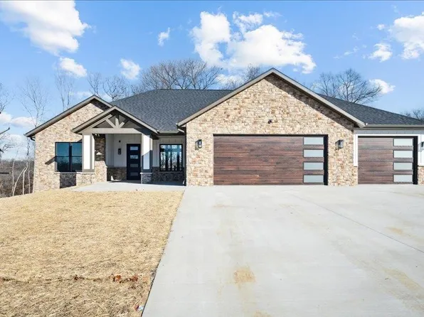 17362 Dayflower St, Dubuque, IA 52001