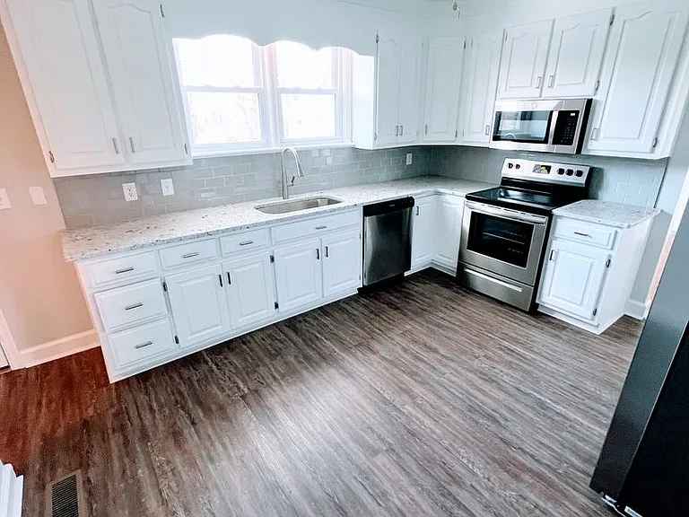 3328 Wards Rd — Photo 5