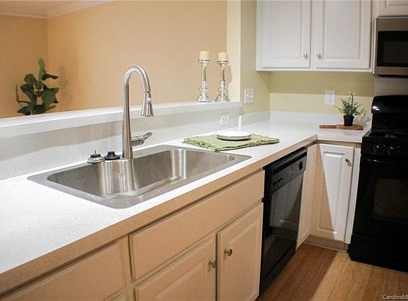 3rd image of 985 Heritage Pkwy #39