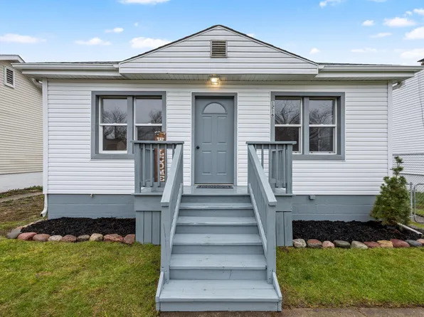 1216 W 37th Pl, Hobart, IN 46342