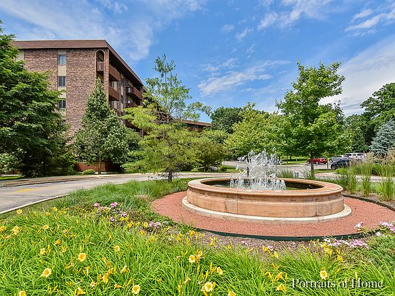 2nd image of 120 Lakeview Dr APT 321
