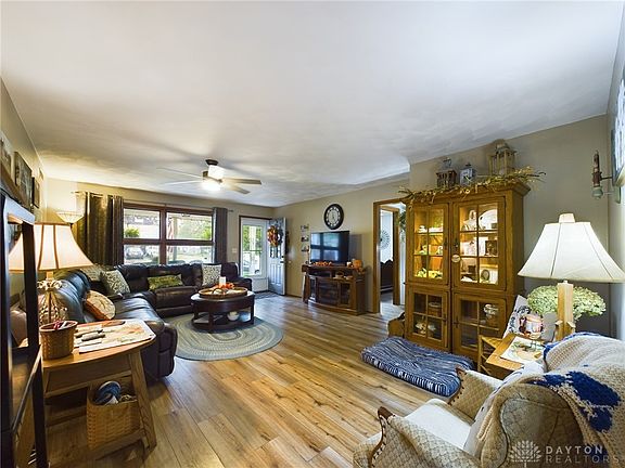 4th image of 1210 Highland Dr