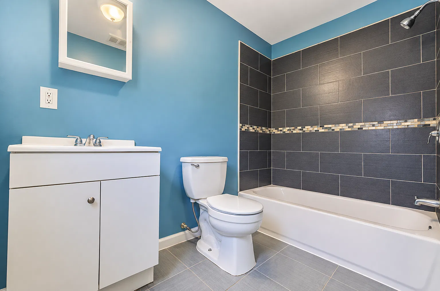 3 bed, 2.0 bath, 800 sqft, $2,200 — Photo 3