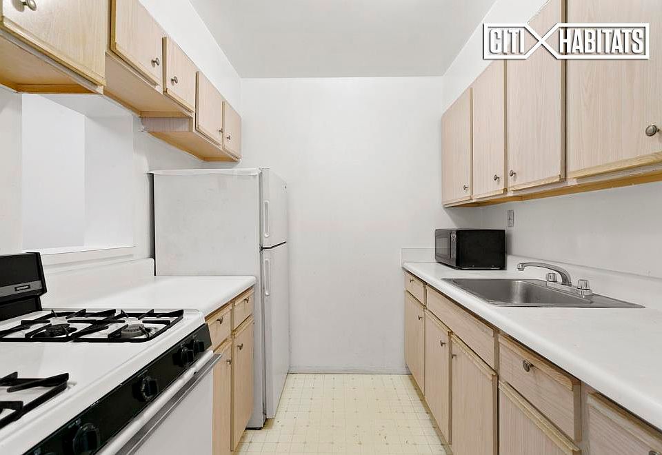 2nd image of 244 E 110th St APT 3