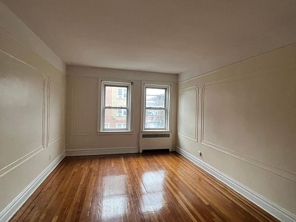 4th image of 34 Kensington Ave #5A