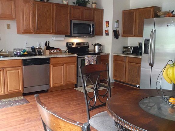 3rd image of 507 Lakeview Ct