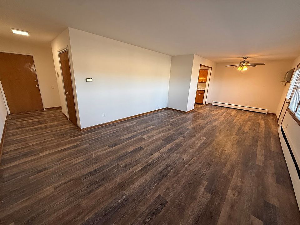 1st image of 1121 W Badger Rd #2