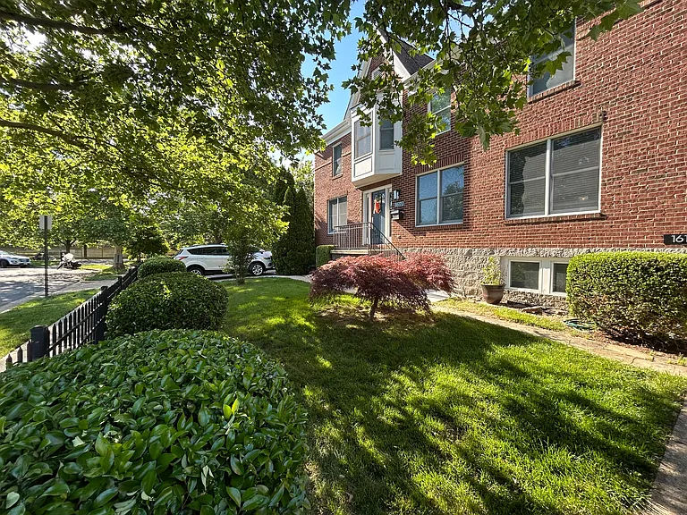 1617 Princess St — Photo 25