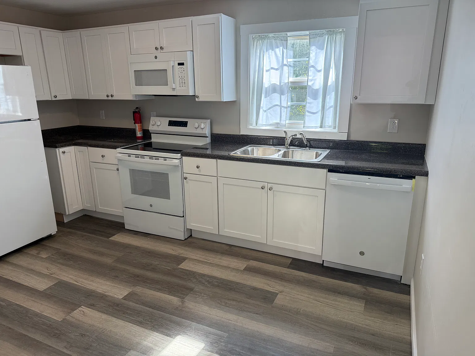 2 bed, 940 sqft, $1,750 — Photo 3