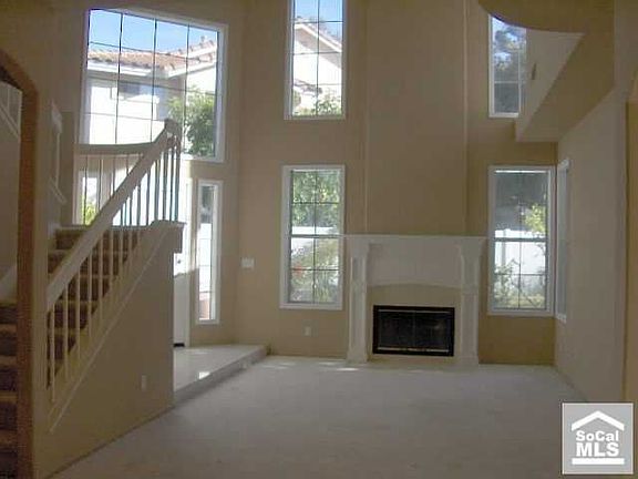 Living Room/Fireplace