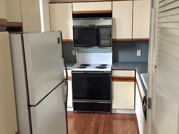 3rd image of 100 N 12th St APT 303