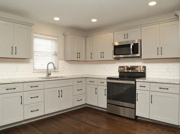 2 S Lime St, Quarryville, PA