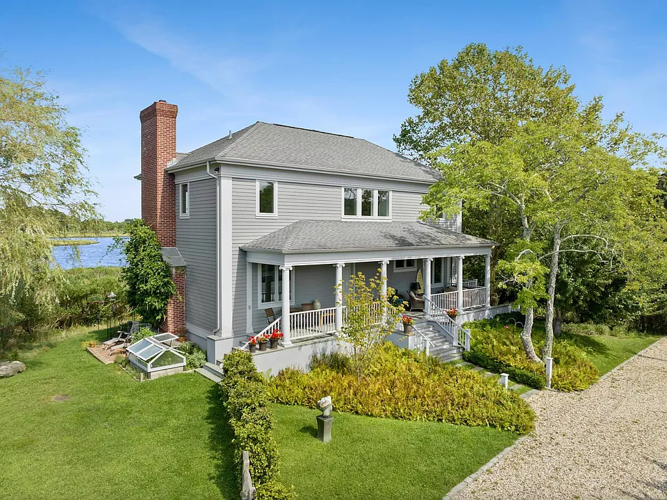 21 Old Stone Hwy