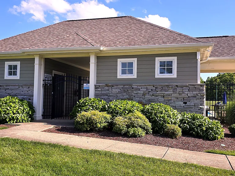 624 Stonebridge Ln — Photo 14