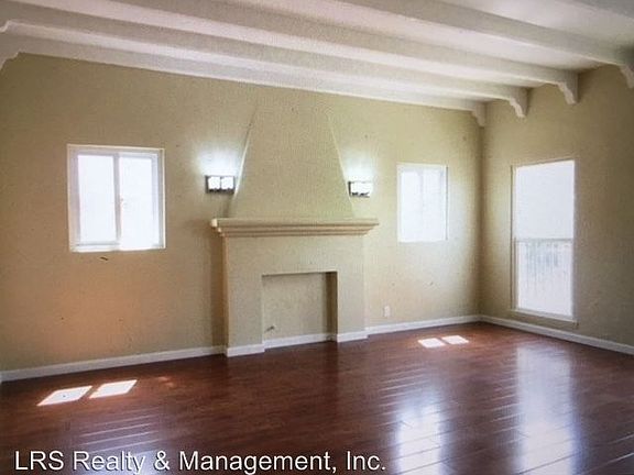 4th image of 2853 Francis Ave