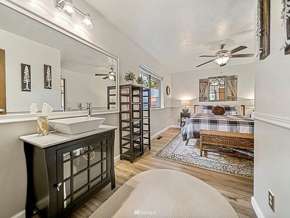5th image of 739 NE Woods Ct #D