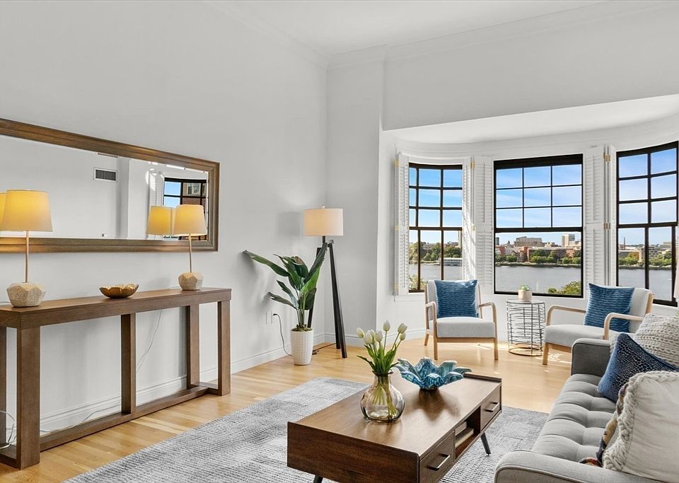 1st image of 4 Charlesgate E APT 705