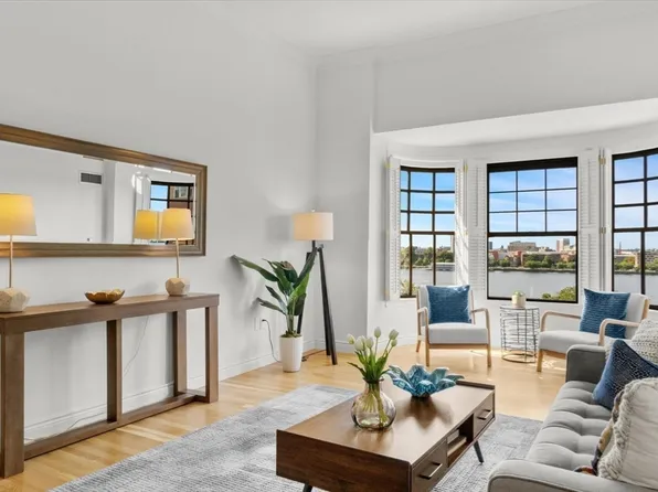4 Charlesgate E APT 705, Boston, MA 02215