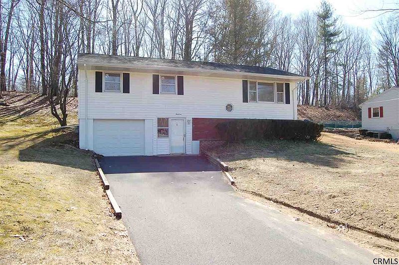 2nd image of 19 KAINE Drive