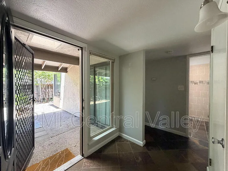 3440 W Benjamin Holt Dr — Photo 5