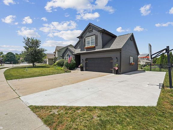 3rd image of 1326 NW Shoreline Ct
