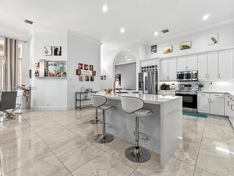 6313 Paradise Cv — Photo 8