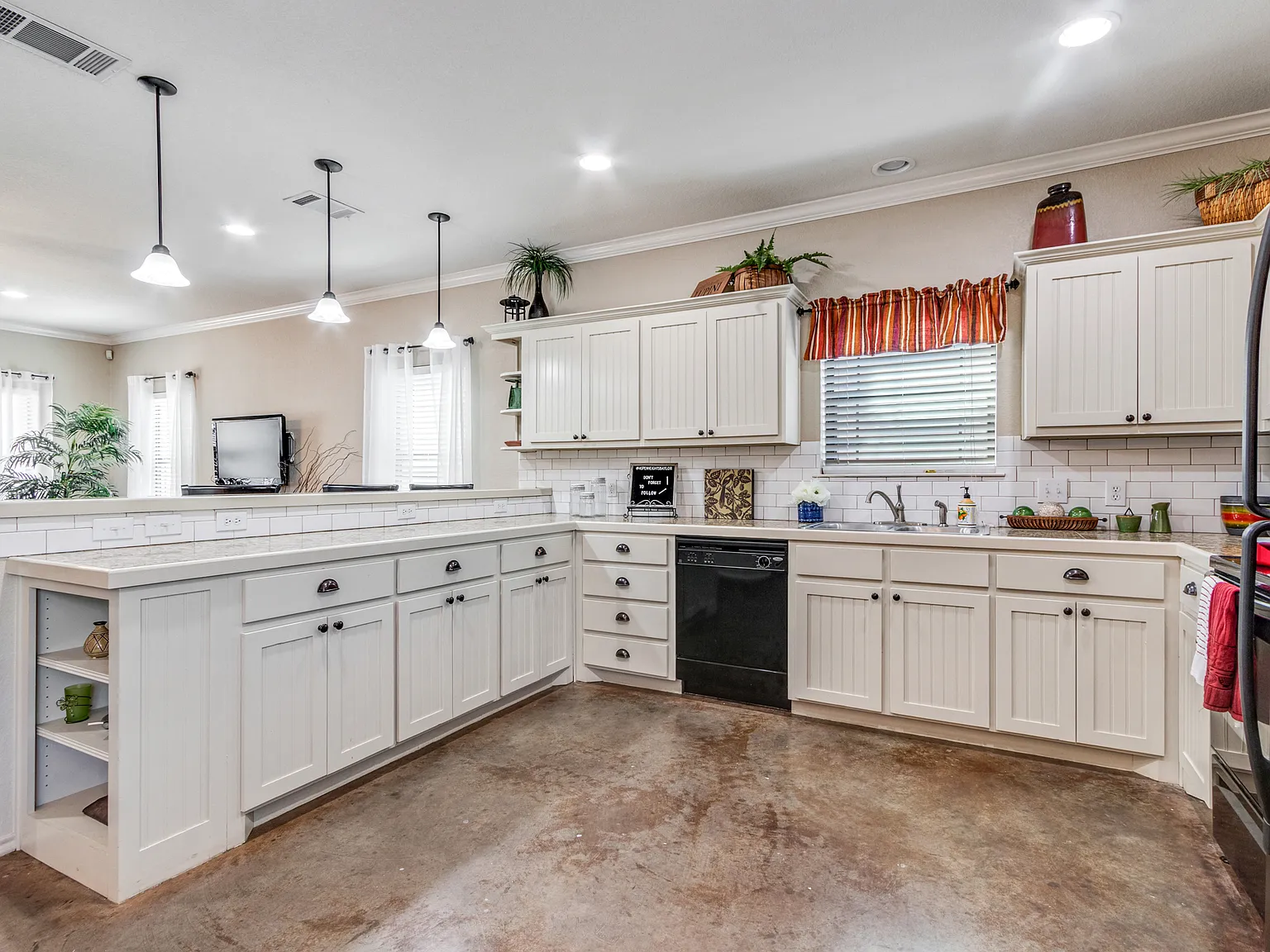 4 bed, 3.5 bath, 2500 sqft, $699 — Photo 4