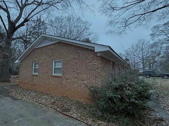 2nd image of 2041 Pineview Dr