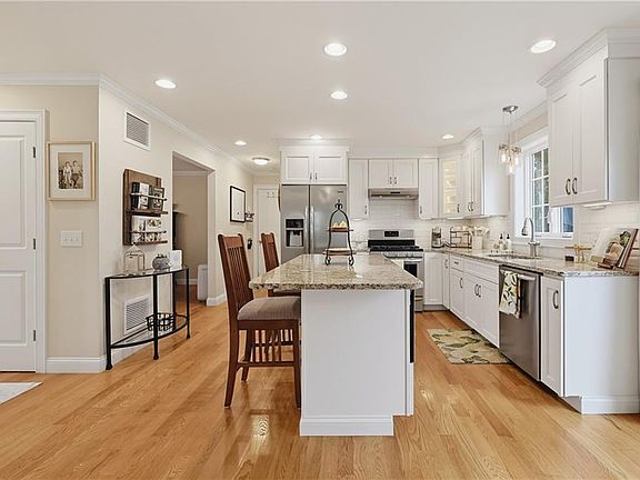 5th image of 2 Plantation Dr