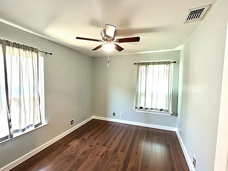 4111 Judivan — Photo 12