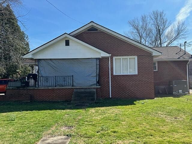 2nd image of 1120 N Main Ave
