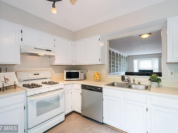 5th image of 10221 Jamaica Ln